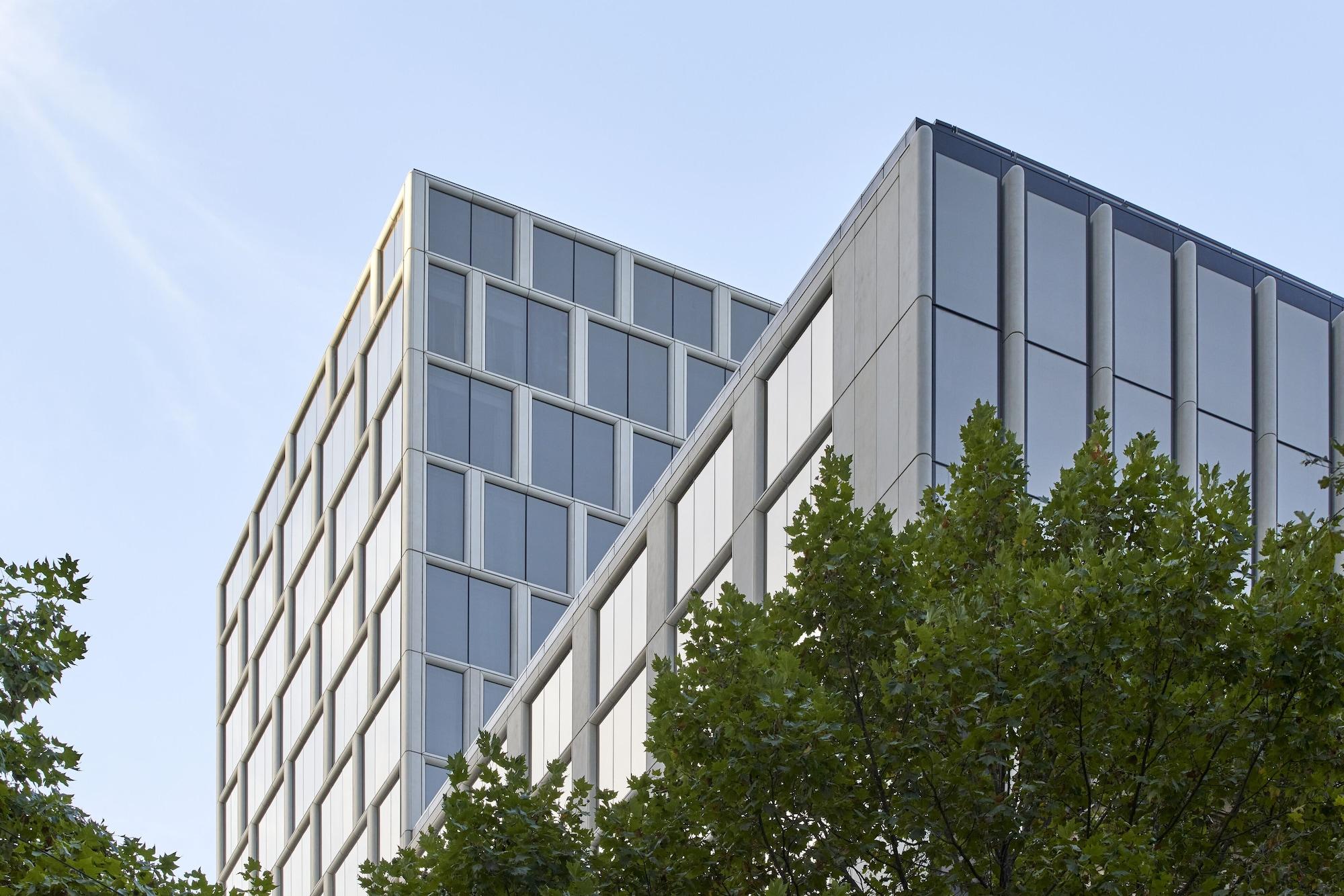 Hilton Melbourne Little Queen Street Dış mekan fotoğraf The new building of the University of Cambridge Judge Business School