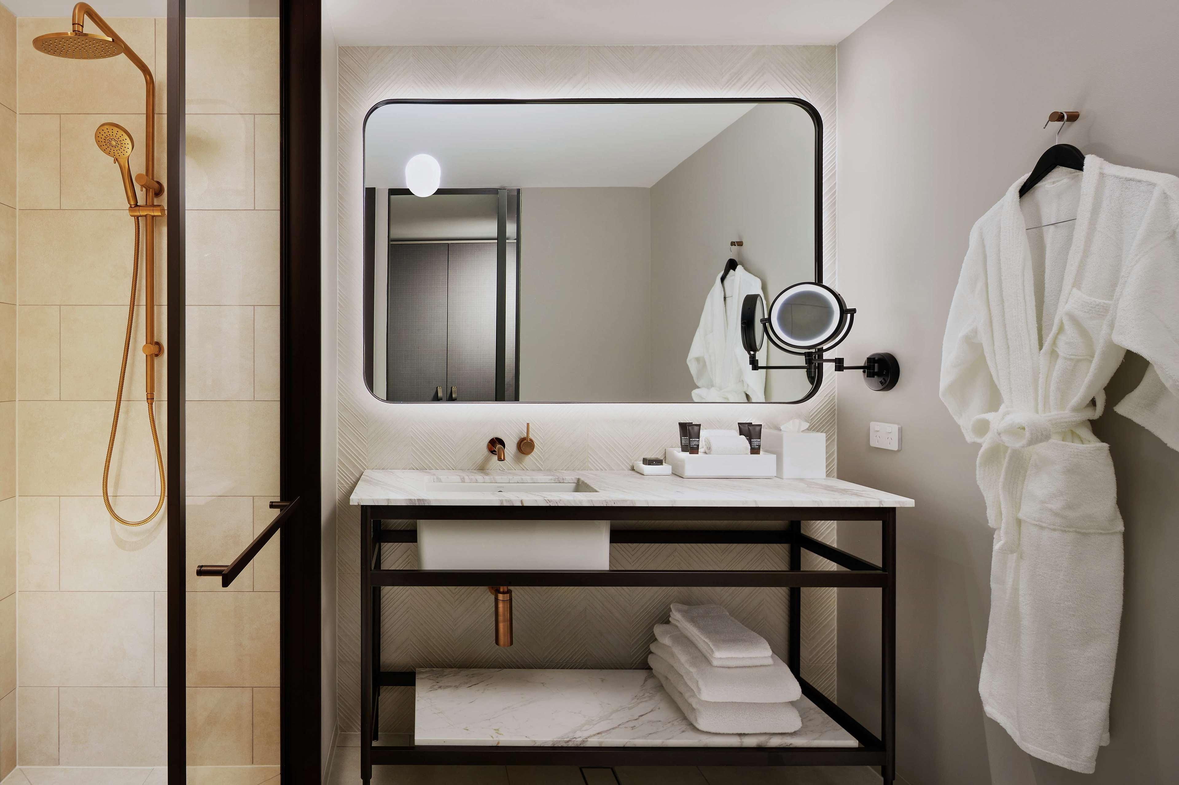 Hilton Melbourne Little Queen Street Dış mekan fotoğraf Bathroom