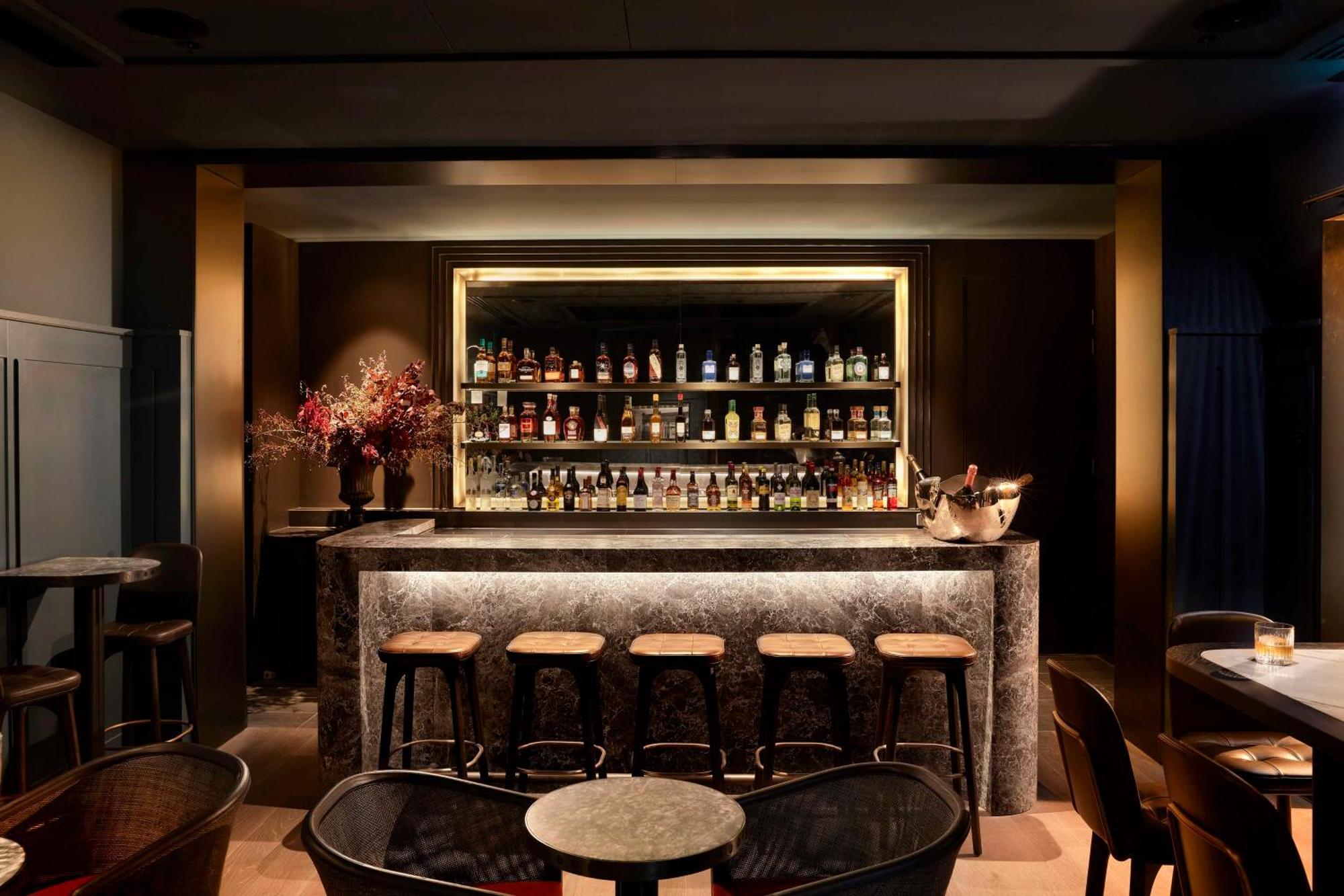 Hilton Melbourne Little Queen Street Dış mekan fotoğraf The bar at the Connaught