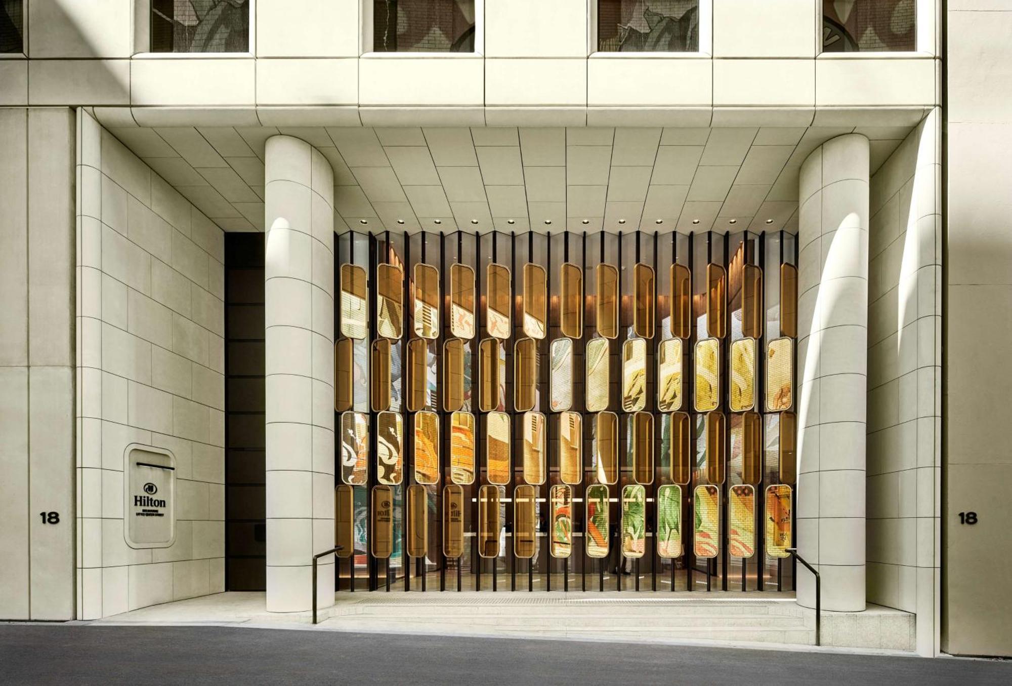 Hilton Melbourne Little Queen Street Dış mekan fotoğraf The entrance to the hotel