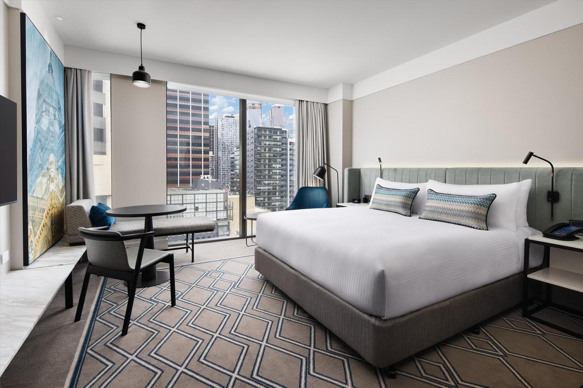 Hilton Melbourne Little Queen Street Dış mekan fotoğraf A guest room at the hotel