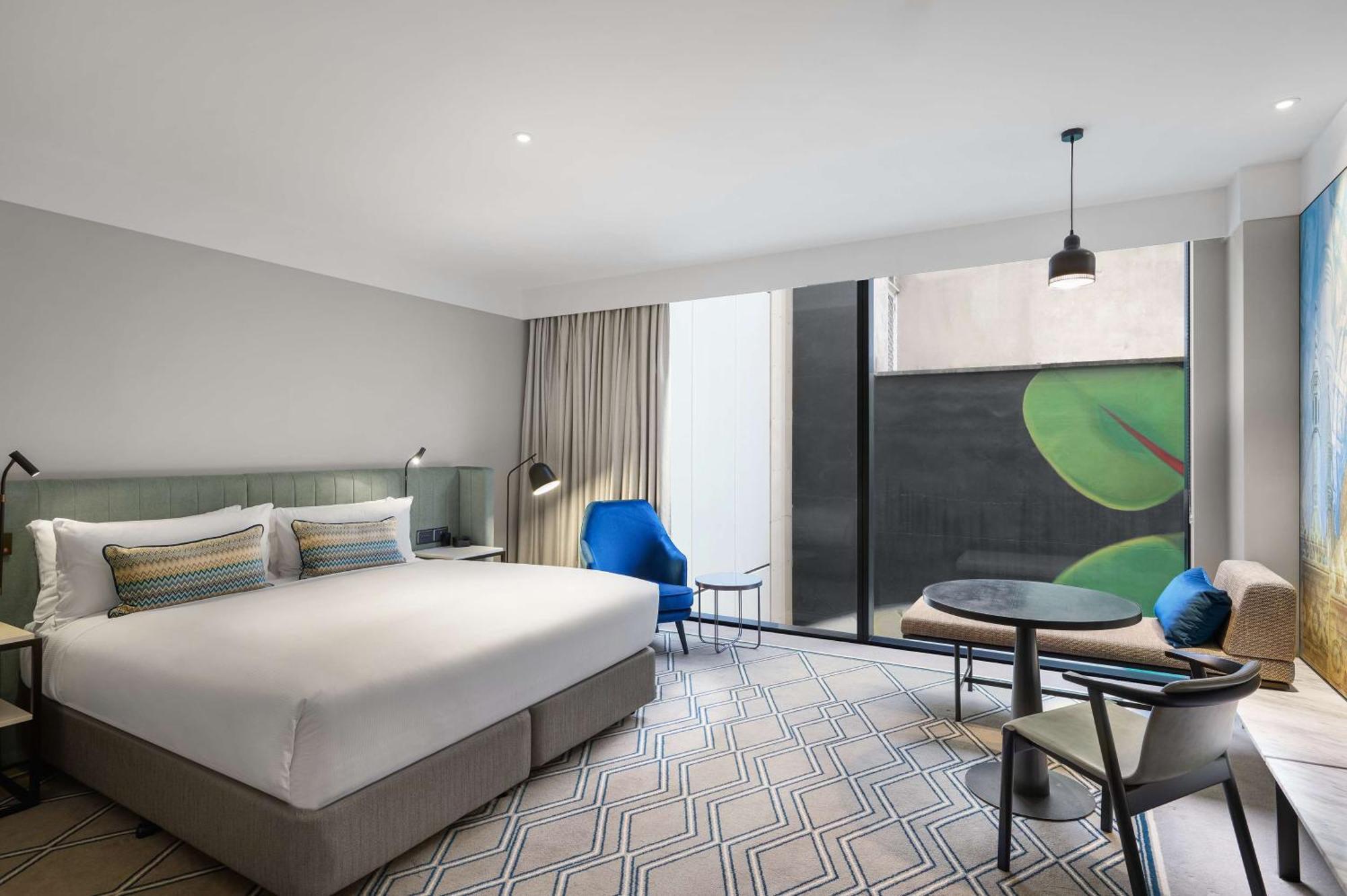 Hilton Melbourne Little Queen Street Dış mekan fotoğraf A room at the hotel